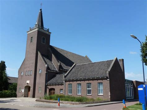 Interieurfoto van de derde gereformeerde kerk in Bontebrug, na de wederopbouw in 1949