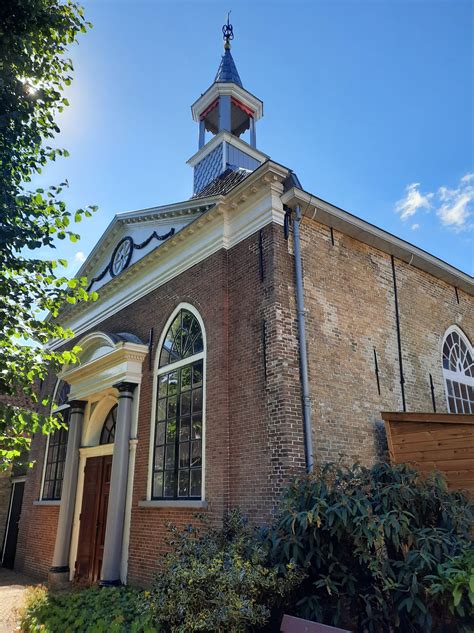 Neoclassicistische voorgevel van de Doopsgezinde kerk in Bolsward