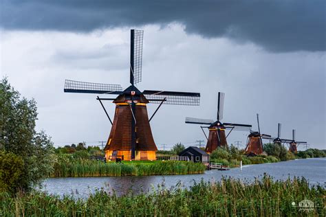Panorama van de negentien molens van Kinderdijk