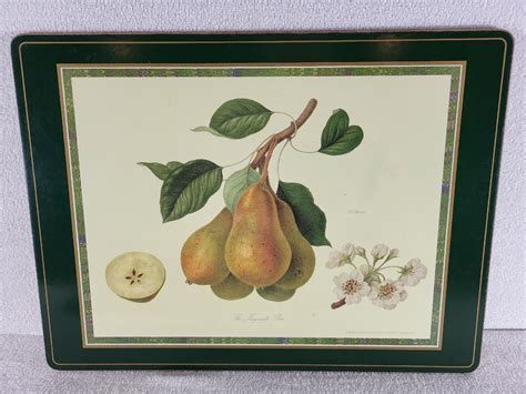 Stuckaturen im Innenraum der Baselgia Gronda mit Fruchtmotiven
