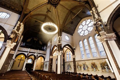 Overzicht van diverse kerkgebouwen en gemeenschappen in Rotterdam