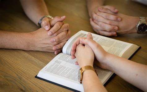 Infographic met de belangrijkste kerkelijke scheuringen en samenvoegingen in de gereformeerde gezindte