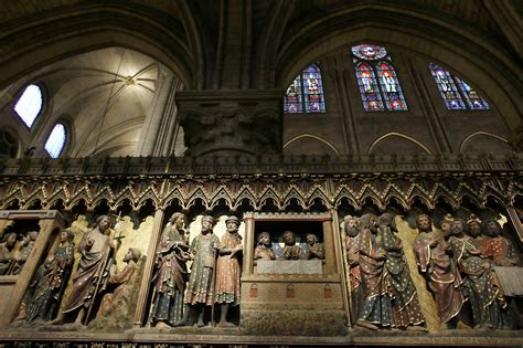 Detail van de hagioscoop aan de buitenkant van het koor van de kerk