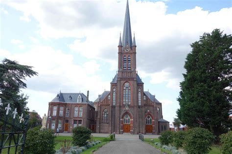 Historische foto van de kerk van Sint Jan de Doper in Vinkeveen