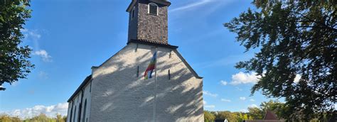 Dorp Gasselte met de kenmerkende witte kerk
