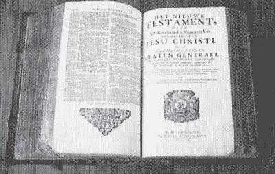 Close-up van de oude kanselbijbel uit 1702 in de Hervormde Kerk Elspeet