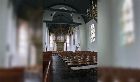 Interieur van de Dorpskerk met preekstoel