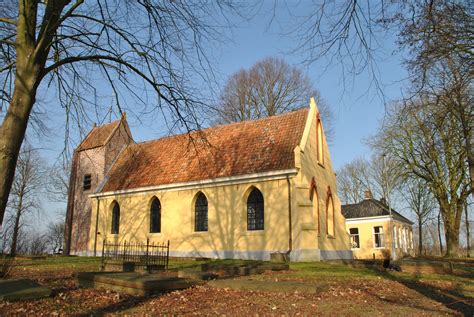 Foto van de verkochte pastorie naast de kerk