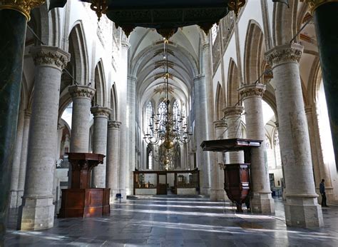 Oude grafzerken in de Grote Kerk van Vollenhove