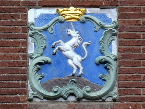 Gevelsteen van een eenhoorn te Dokkum aan de Boterstraat.