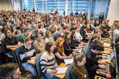 Overzicht van de studiejaren en studenten aan de Theologische School