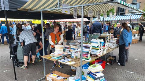 Boekenmarkt met opbrengst voor een waterproject in Oeganda