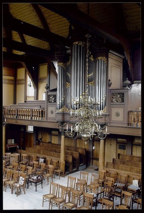 Interieur van de Vermaning Heerenveen met het orgel van Bakker en Timmenga