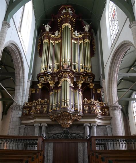 Foto van het orgel in kerkgebouw De Hoeksteen.