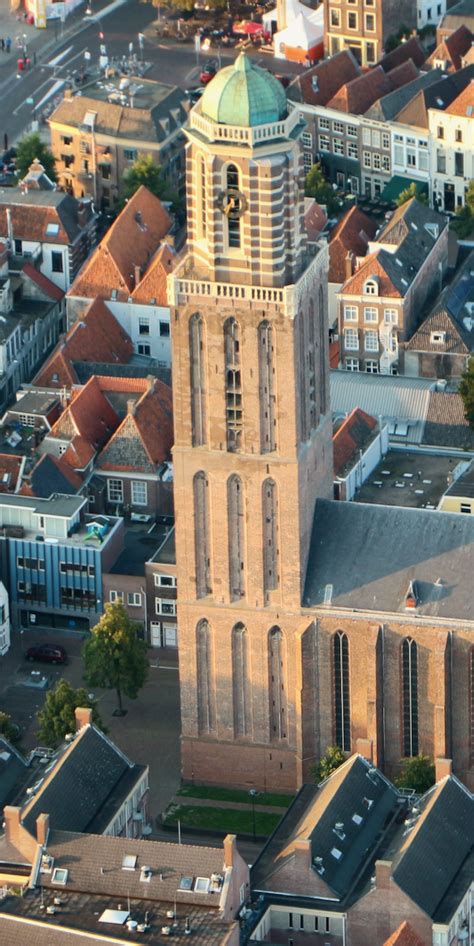 interieur van de Brugkerk met de 'peperbus' toren