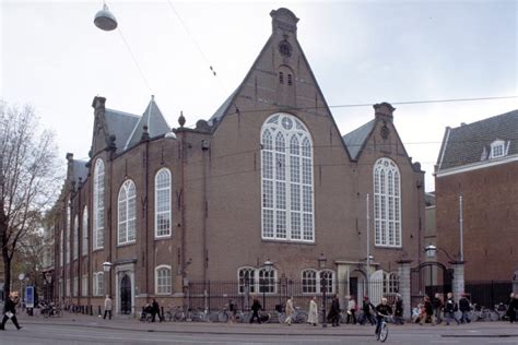 Interieur Lutherse kerk, met de Dorische zuilen en preekstoel