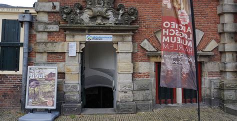 Poortje van de Oudemanhuispoort met schilderachtige details
