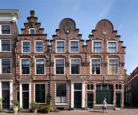 De gevel van het Begijnhof met de kenmerkende huisjes