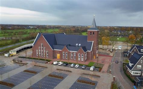 foto van een kerkgebouw van de hersteld hervormde gemeente in Ouddorp