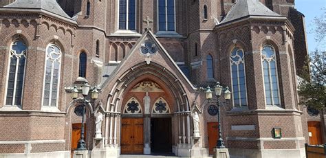 Fotografie van de kerkgebouwen van de parochie De Goede Herder in Hengelo