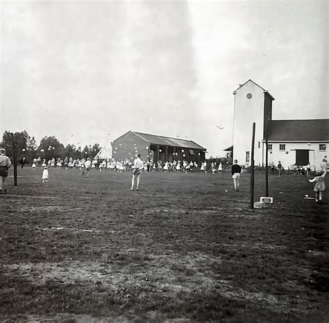 Oude foto van het voetbalveld van Victoria in Volendam
