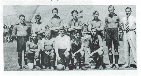 Teamfoto van Volendam kampioen 1934-1935 met Eddy Hamel en Siem Snieder