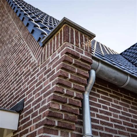 Detailfoto van de gemetselde spits van de Juffertoren.