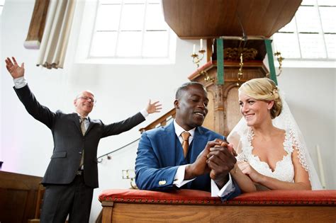 Illustratie van een huwelijksinzegening in de kerk