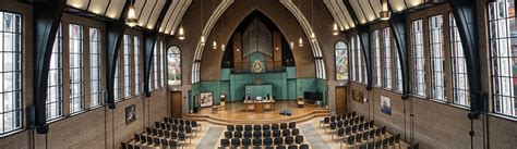 interieur van de Hofkerk met focus op de kerkzaal en het orgel