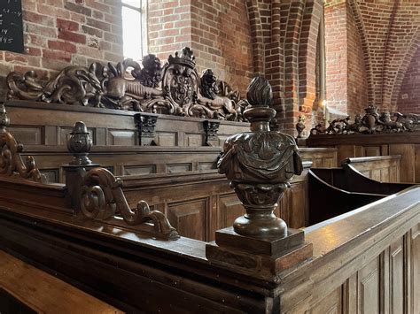 Detail van een 16e-eeuwse herenbank in de Stefanuskerk.