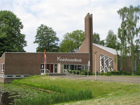 Artistieke impressie van de Kruisheuvelkerk, die de vorm van een beschermende hand Gods voorstelt.