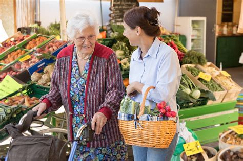 Illustratie van diaconale hulpverlening: boodschappen doen voor ouderen
