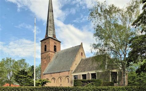 Interieurfoto van de Dorpskerk met nadruk op de sfeer
