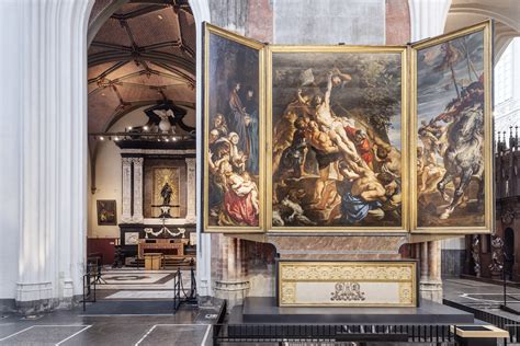 Een afbeelding van het Halincq-Triptiek, een groot katholiek altaarstuk dat de overgang van religieuze kunst in gereformeerde huizen illustreert.