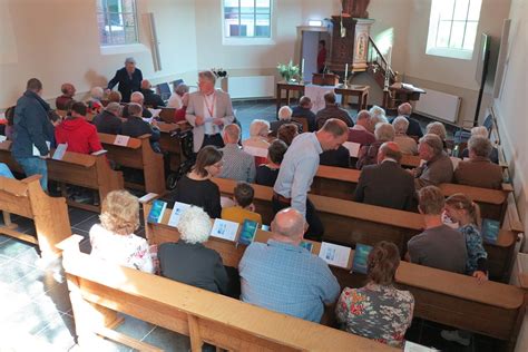 Illustratie van jeugdactiviteiten binnen een kerkelijke gemeente.