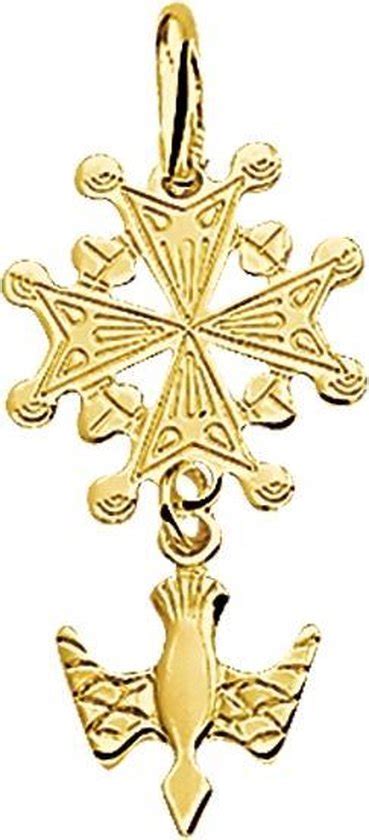 Detail van een Hugenotenkruis met peervormig aanhangsel en een ander exemplaar met een duif.