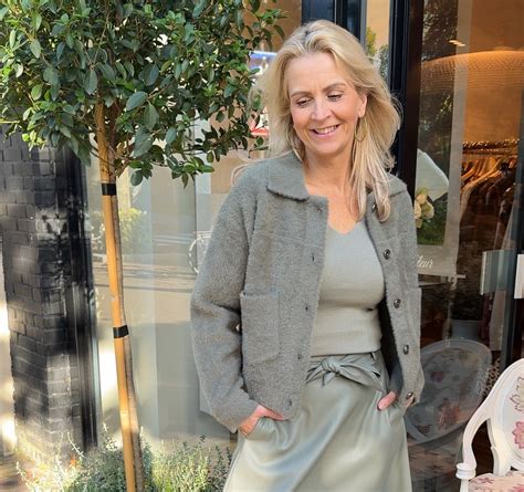 illustratie van een engel die tranen wegveegt