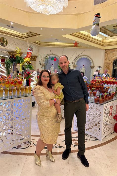 Illustratie van een persoon die zijn zorgen loslaat en zich richt op gebed en dankbaarheid.