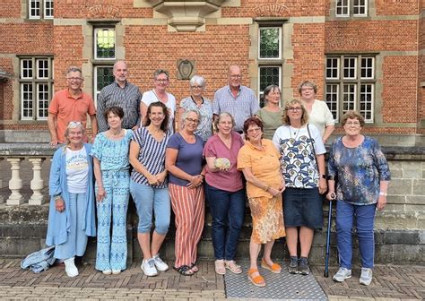 Groepsfoto van deelnemers aan een clubavond in de Bethlehemkerk