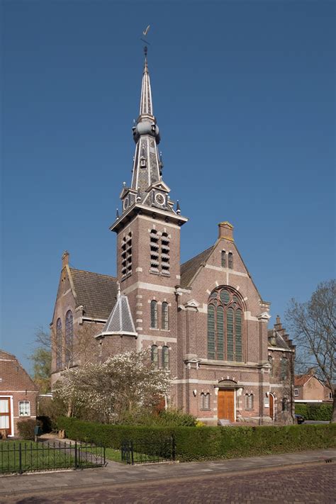 Foto van de Ichthuskerk, waar De Brug gevestigd is.