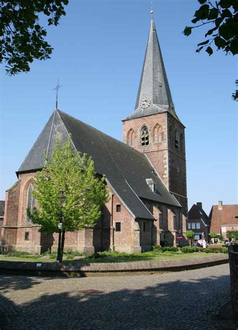 overzicht van de kerk van Borne van buitenaf