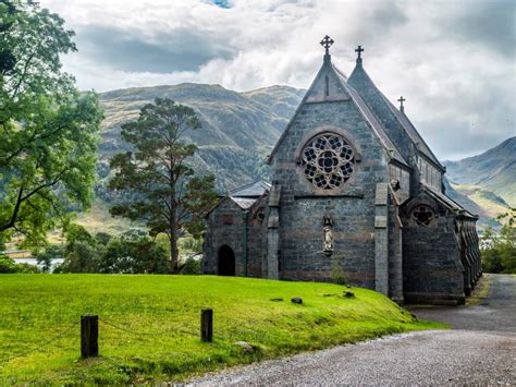 Illustratie van een Schotse kerk of landschap