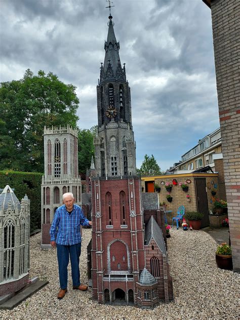 Maquette van de oude en nieuwe kerk van Oud-Loosdrecht met details van beide gebouwen