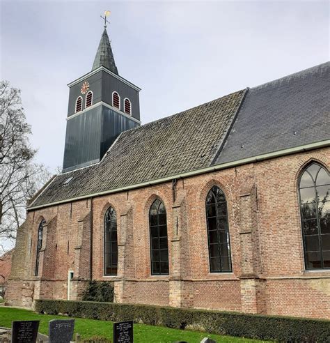 Architectuur van Het Kerkje met torentje en pilastergevel