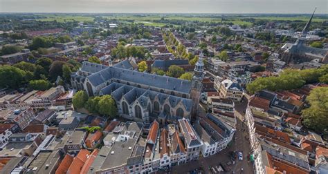 Gezicht op de Sint-Janskerk in Gouda