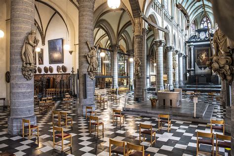 Interieur van de Sint-Maartenskerk na restauratie