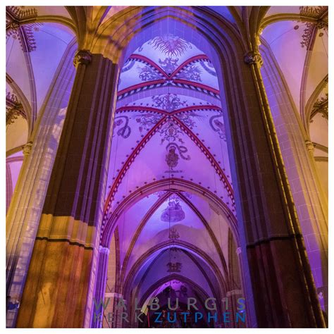 Architectuur van de Walburgiskerk Zutphen met nadruk op de middeleeuwse elementen