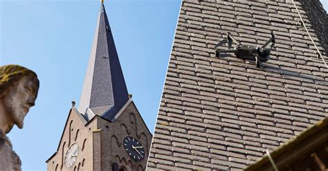 De kerktoren van Uithuizen met de zeemeermin op de spits