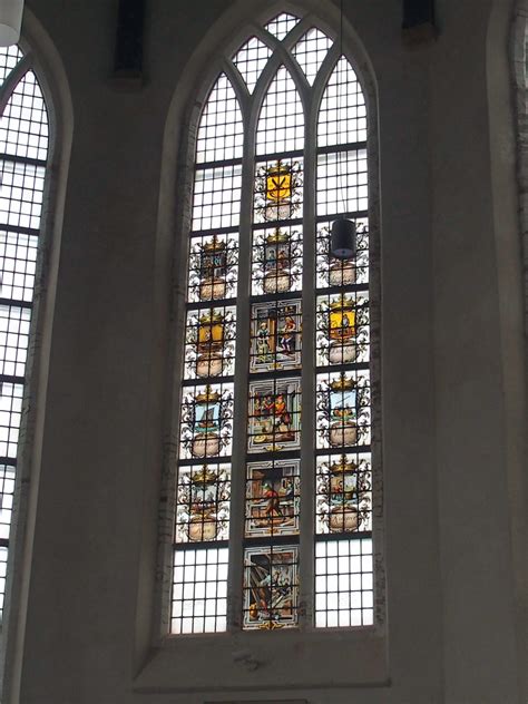 Detail van een gebrandschilderd raam in de Oosterkerk