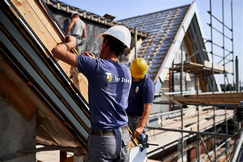 Gevelsteen met namen van betrokkenen bij de bouw van de kerk in Haule